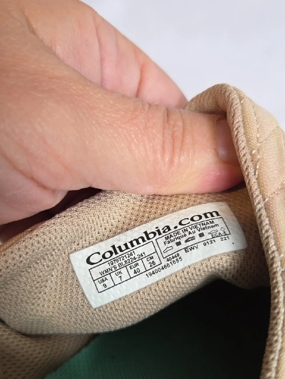 Columbia Wildone Moc slip-on casual shoes in an oatmeal or beige quilted fabric